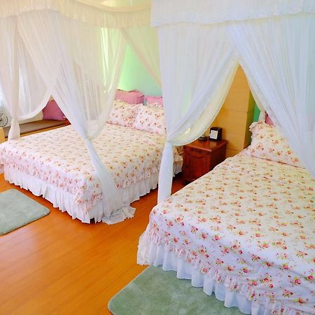 Spring Garden Homestay Хуалянь Екстер'єр фото